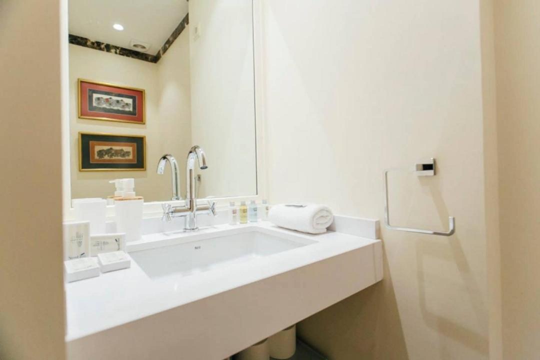 New With Height- 2Bd 1Bth- Pajaritos Lägenhet Sevilla Exteriör bild