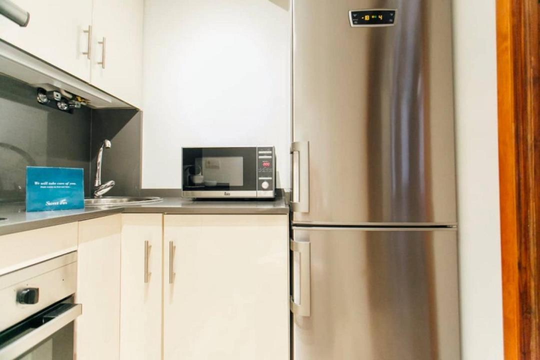 New With Height- 2Bd 1Bth- Pajaritos Lägenhet Sevilla Exteriör bild